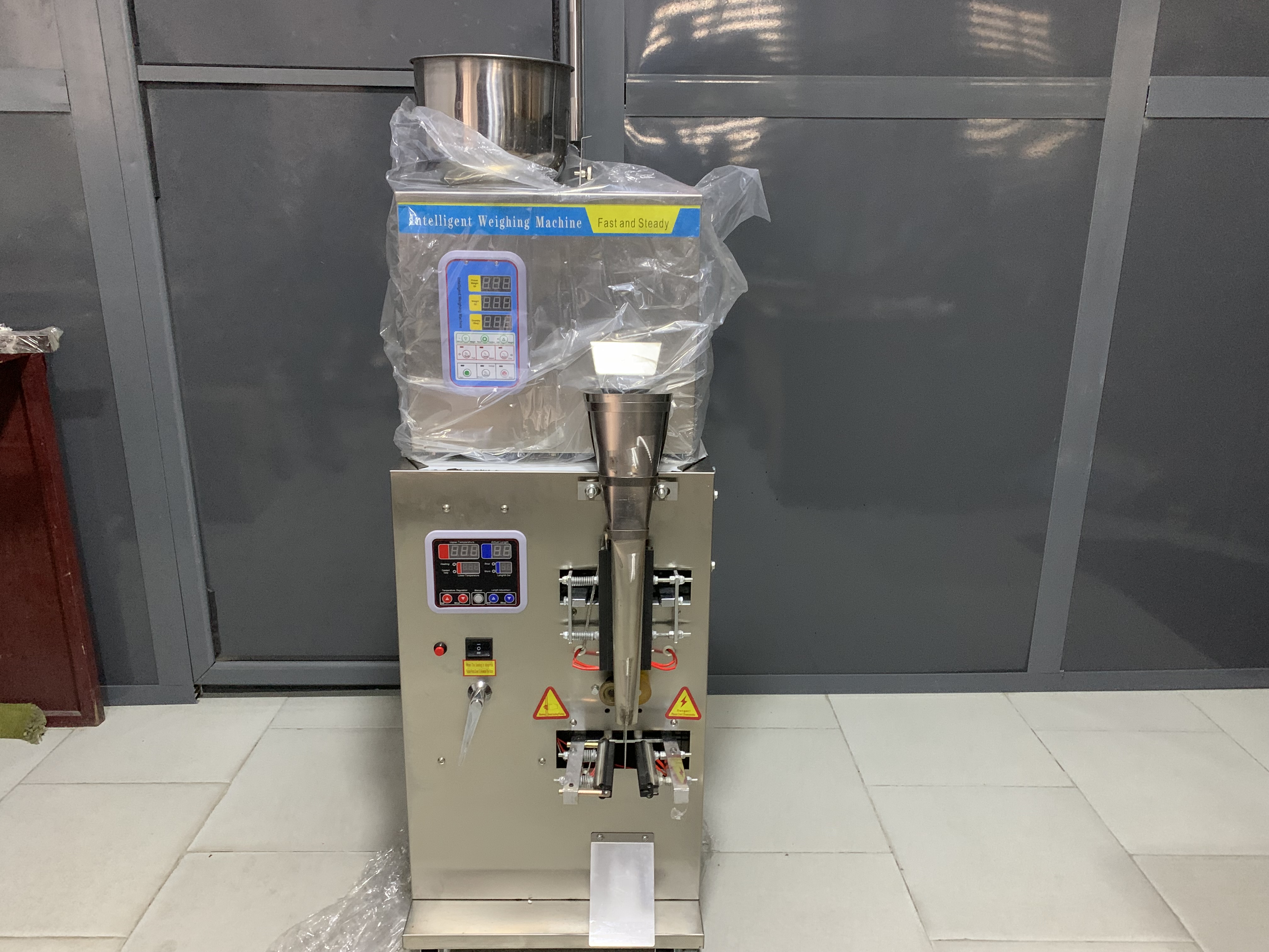 1kg Granule Packaging Machine with Auto Loader and Conveyor