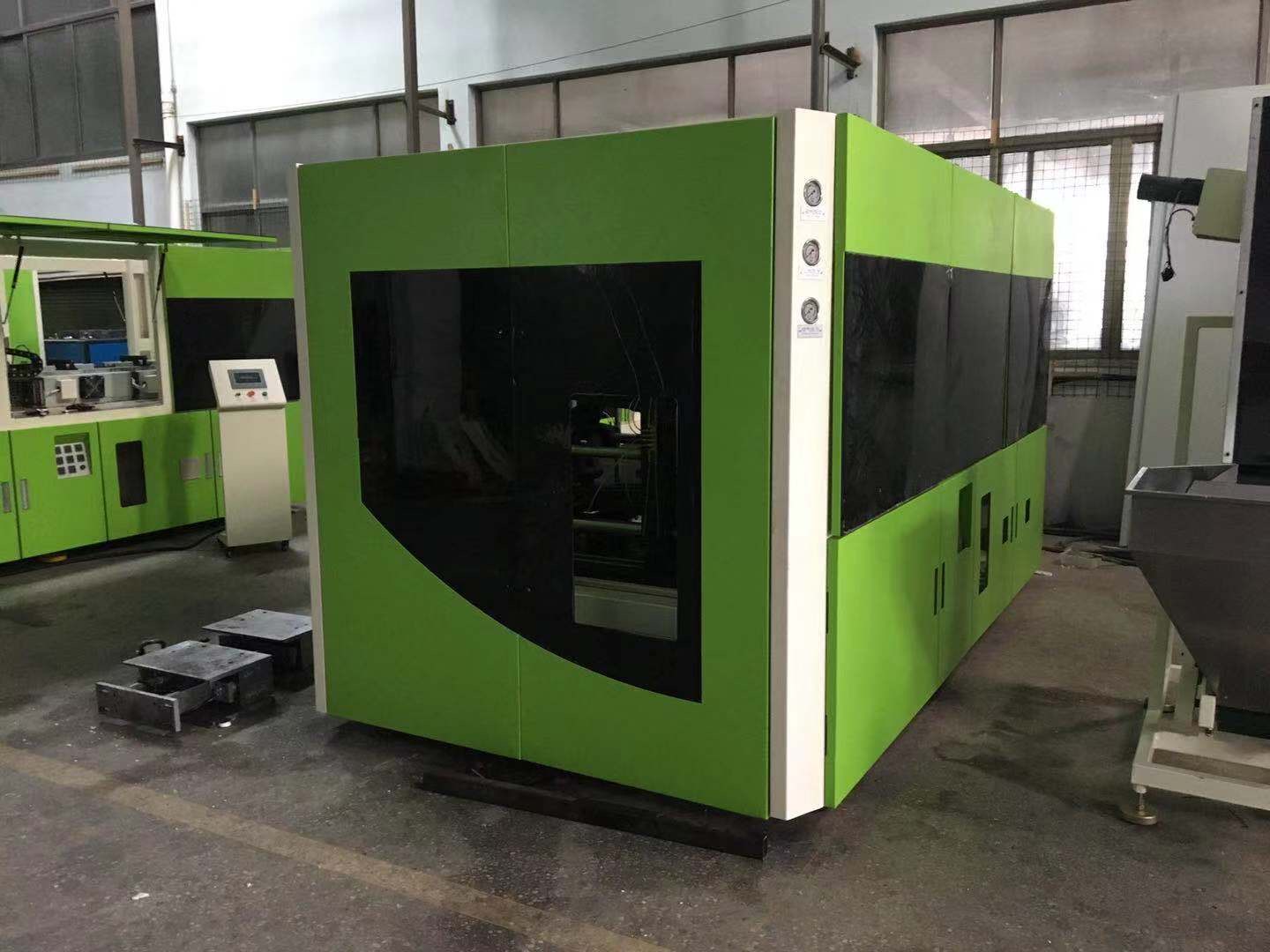 Automatic Bottle Blowing Machine