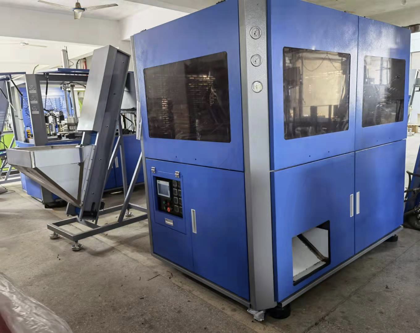 Automatic Plastic Bottle Making Machine