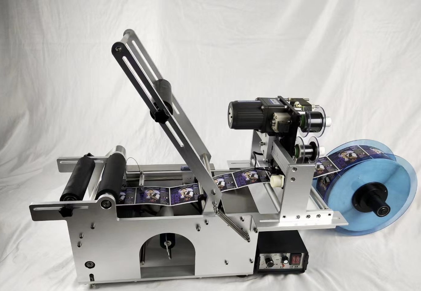MT-60 Flat Bottle Labelling Machine
